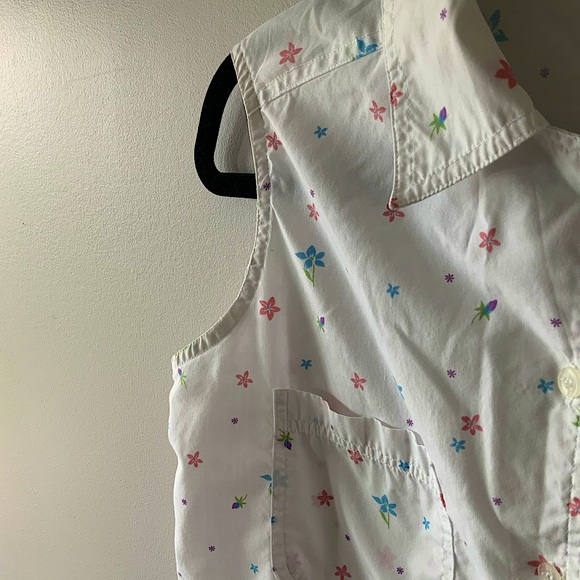 Sleeveless Button Up Tank - Picture 2 of 9